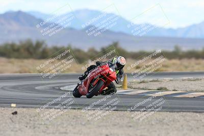 media/Nov-16-2025-Race Pace (Sun) [[8c5fa54630]]/Non Verified Riders (1st 20 Minutes)/5-Turn 15 (110pm)/